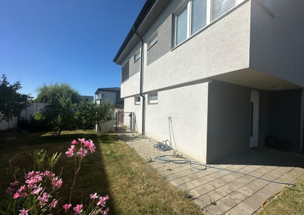 ARETÉ REAL – PRENÁJOM ZARIADENÉHO BYTU SO ZARIADENOU ZÁHRADOU A BAZÉNOM, PARKOVANÍM, PEZINOK, ŠTEBERLOVA