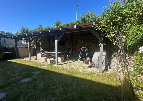 ARETÉ REAL – PRENÁJOM ZARIADENÉHO BYTU SO ZARIADENOU ZÁHRADOU A BAZÉNOM, PARKOVANÍM, PEZINOK, ŠTEBERLOVA