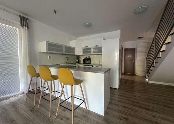 ARETÉ REAL – PRENÁJOM ZARIADENÉHO BYTU SO ZARIADENOU ZÁHRADOU A BAZÉNOM, PARKOVANÍM, PEZINOK, ŠTEBERLOVA