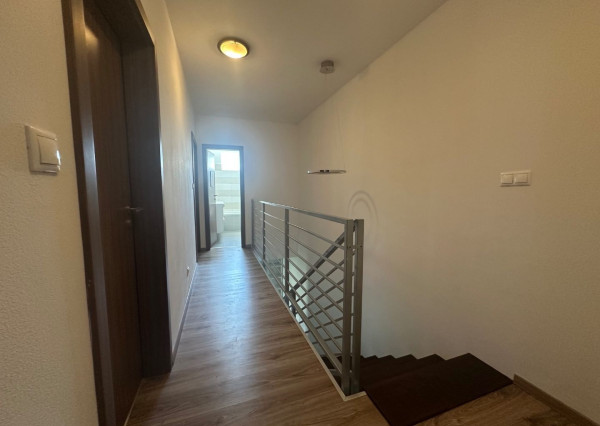 ARETÉ REAL – PRENÁJOM ZARIADENÉHO BYTU SO ZARIADENOU ZÁHRADOU A BAZÉNOM, PARKOVANÍM, PEZINOK, ŠTEBERLOVA