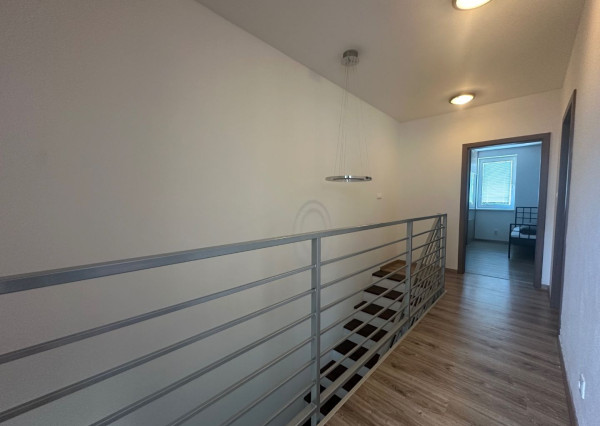 ARETÉ REAL – PRENÁJOM ZARIADENÉHO BYTU SO ZARIADENOU ZÁHRADOU A BAZÉNOM, PARKOVANÍM, PEZINOK, ŠTEBERLOVA