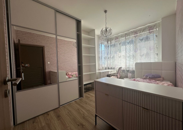 ARETÉ REAL – PRENÁJOM ZARIADENÉHO BYTU SO ZARIADENOU ZÁHRADOU A BAZÉNOM, PARKOVANÍM, PEZINOK, ŠTEBERLOVA