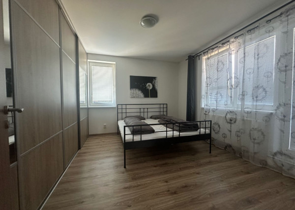 ARETÉ REAL – PRENÁJOM ZARIADENÉHO BYTU SO ZARIADENOU ZÁHRADOU A BAZÉNOM, PARKOVANÍM, PEZINOK, ŠTEBERLOVA