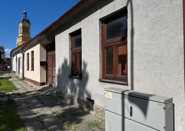 ARETÉ REAL – PREDAJ STAVEBNÉHO POZEMKU S VINOHRADNÍCKYM  DOMOM A NEBYTOVOU BUDOVOU V CENTRE MODRY, ŠTÚROVA