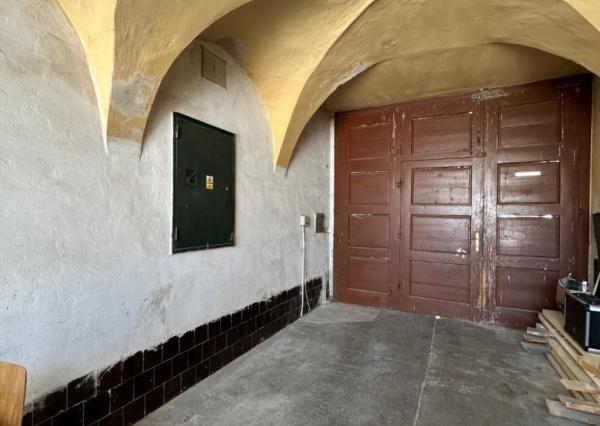 ARETÉ REAL – PREDAJ STAVEBNÉHO POZEMKU S VINOHRADNÍCKYM  DOMOM A NEBYTOVOU BUDOVOU V CENTRE MODRY, ŠTÚROVA