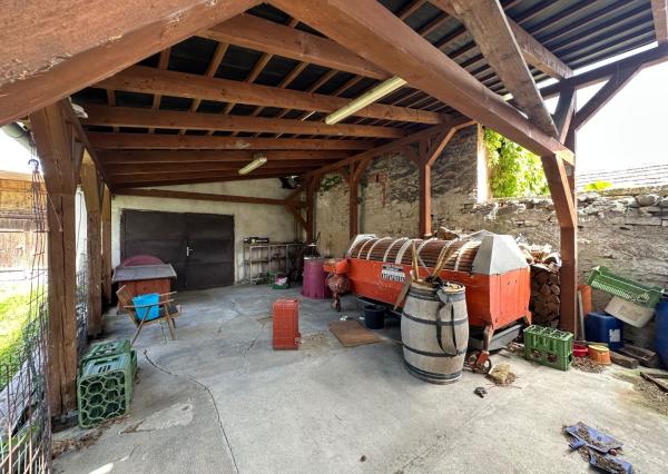 ARETÉ REAL – PREDAJ STAVEBNÉHO POZEMKU S VINOHRADNÍCKYM  DOMOM A NEBYTOVOU BUDOVOU V CENTRE MODRY, ŠTÚROVA