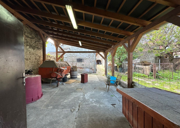 ARETÉ REAL – PREDAJ STAVEBNÉHO POZEMKU S VINOHRADNÍCKYM  DOMOM A NEBYTOVOU BUDOVOU V CENTRE MODRY, ŠTÚROVA