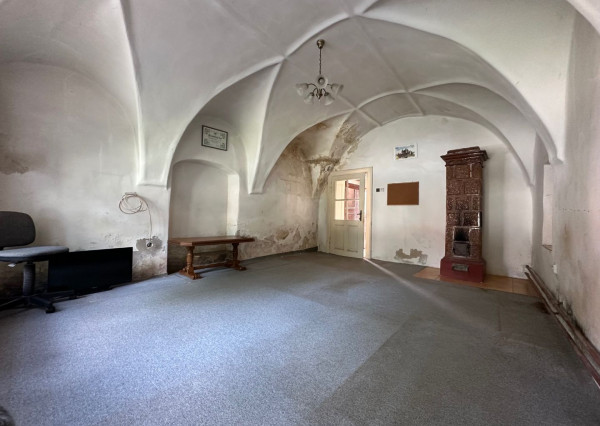 ARETÉ REAL – PREDAJ VINOHRADNÍCKEHO RODINNÉHO DOMU S NEBYTOVOU BUDOVOU V CENTRE MODRY, ŠTÚROVA