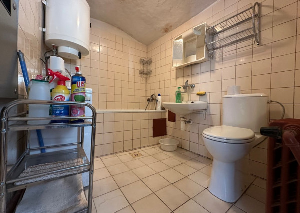 ARETÉ REAL – PREDAJ VINOHRADNÍCKEHO RODINNÉHO DOMU S NEBYTOVOU BUDOVOU V CENTRE MODRY, ŠTÚROVA