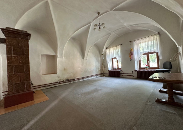 ARETÉ REAL – PREDAJ STAVEBNÉHO POZEMKU S VINOHRADNÍCKYM  DOMOM A NEBYTOVOU BUDOVOU V CENTRE MODRY, ŠTÚROVA