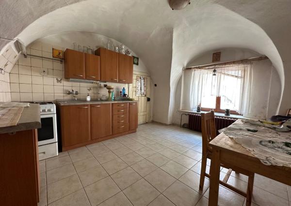 ARETÉ REAL – PREDAJ STAVEBNÉHO POZEMKU S VINOHRADNÍCKYM  DOMOM A NEBYTOVOU BUDOVOU V CENTRE MODRY, ŠTÚROVA