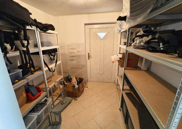 Areté real - Prenájom dvojpodlažného rodinného domu s profesionálnym nahrávacím štúdiom, ul. Hrachová, Bratislava