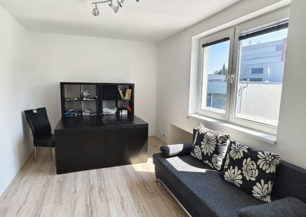 Areté real - Prenájom dvojpodlažného rodinného domu s profesionálnym nahrávacím štúdiom, ul. Hrachová, Bratislava