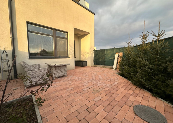 ARETÉ REAL - PREDAJ 3-IZBOVÉHO BYTU S TERASOU. ZÁHRADKOU A PARKOVACÍM STÁTÍM V NOVOSTAVBE SEVERKA, PEZINOK, SUVOROVOVA