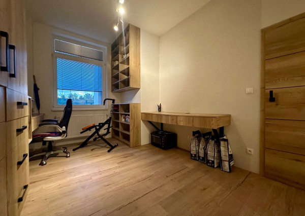 ARETÉ REAL - PREDAJ 3-IZBOVÉHO BYTU S TERASOU. ZÁHRADKOU A PARKOVACÍM STÁTÍM V NOVOSTAVBE SEVERKA, PEZINOK, SUVOROVOVA