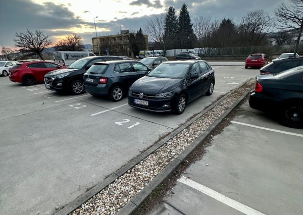 ARETÉ REAL - PREDAJ 3-IZBOVÉHO BYTU S TERASOU. ZÁHRADKOU A PARKOVACÍM STÁTÍM V NOVOSTAVBE SEVERKA, PEZINOK, SUVOROVOVA