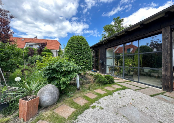 ARETÉ REAL – PREDAJ POLYFUNKČNEJ BUDOVY SO SKLADOVOU HALOU V CENTRE PEZINKA, JESENSKÉHO