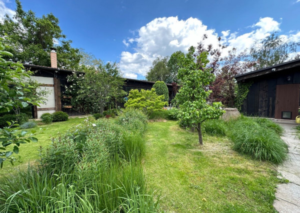 ARETÉ REAL – PREDAJ POLYFUNKČNEJ BUDOVY SO SKLADOVOU HALOU V CENTRE PEZINKA, JESENSKÉHO