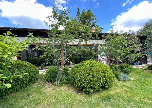 ARETÉ REAL – PREDAJ POLYFUNKČNEJ BUDOVY SO SKLADOVOU HALOU V CENTRE PEZINKA, JESENSKÉHO