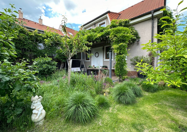 ARETÉ REAL – PREDAJ POLYFUNKČNEJ BUDOVY SO SKLADOVOU HALOU V CENTRE PEZINKA, JESENSKÉHO