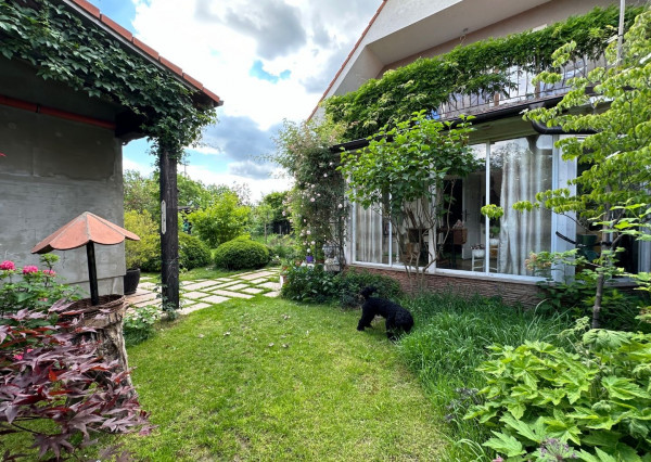 ARETÉ REAL – PREDAJ POLYFUNKČNEJ BUDOVY SO SKLADOVOU HALOU V CENTRE PEZINKA, JESENSKÉHO