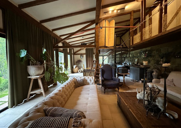 ARETÉ REAL – PREDAJ POLYFUNKČNEJ BUDOVY SO SKLADOVOU HALOU V CENTRE PEZINKA, JESENSKÉHO