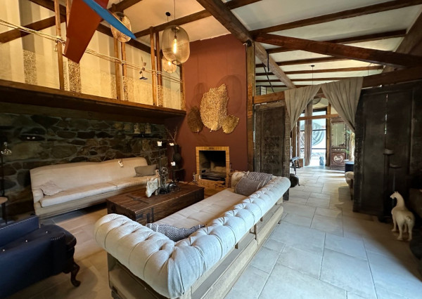 ARETÉ REAL – PREDAJ POLYFUNKČNEJ BUDOVY SO SKLADOVOU HALOU V CENTRE PEZINKA, JESENSKÉHO