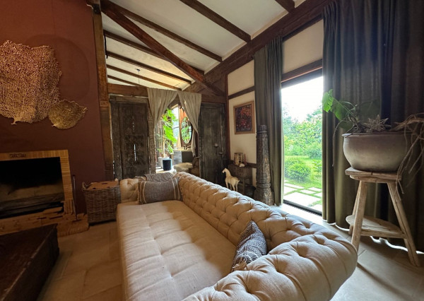 ARETÉ REAL – PREDAJ POLYFUNKČNEJ BUDOVY SO SKLADOVOU HALOU V CENTRE PEZINKA, JESENSKÉHO