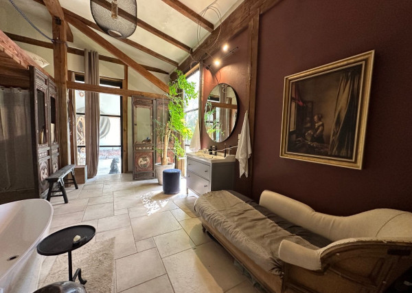 ARETÉ REAL – PREDAJ POLYFUNKČNEJ BUDOVY SO SKLADOVOU HALOU V CENTRE PEZINKA, JESENSKÉHO