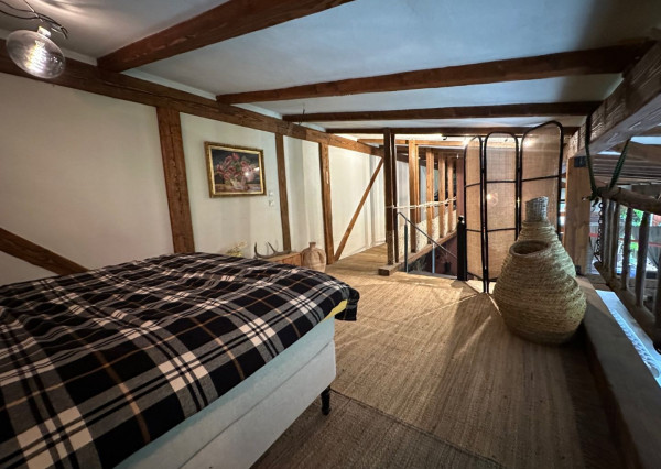 ARETÉ REAL – PREDAJ POLYFUNKČNEJ BUDOVY SO SKLADOVOU HALOU V CENTRE PEZINKA, JESENSKÉHO