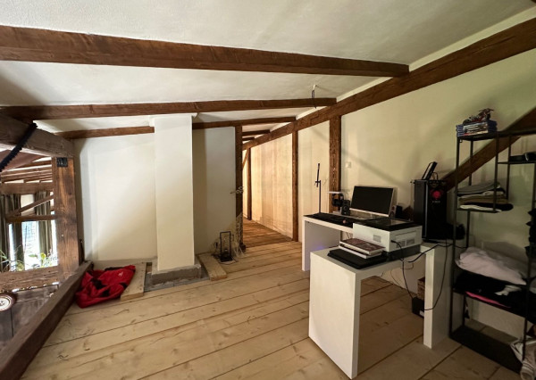 ARETÉ REAL – PREDAJ POLYFUNKČNEJ BUDOVY SO SKLADOVOU HALOU V CENTRE PEZINKA, JESENSKÉHO