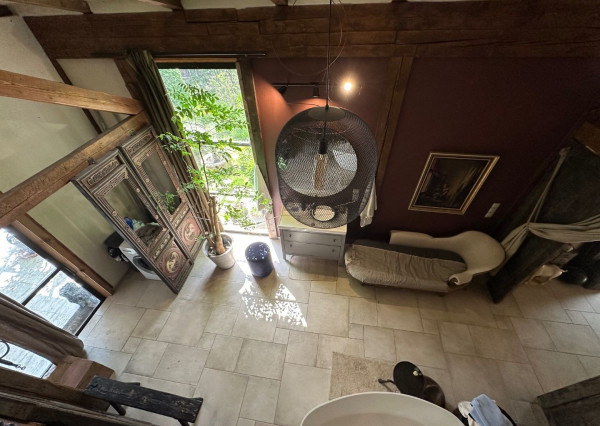 ARETÉ REAL – PREDAJ POLYFUNKČNEJ BUDOVY SO SKLADOVOU HALOU V CENTRE PEZINKA, JESENSKÉHO