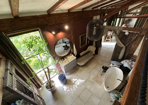 ARETÉ REAL – PREDAJ POLYFUNKČNEJ BUDOVY SO SKLADOVOU HALOU V CENTRE PEZINKA, JESENSKÉHO