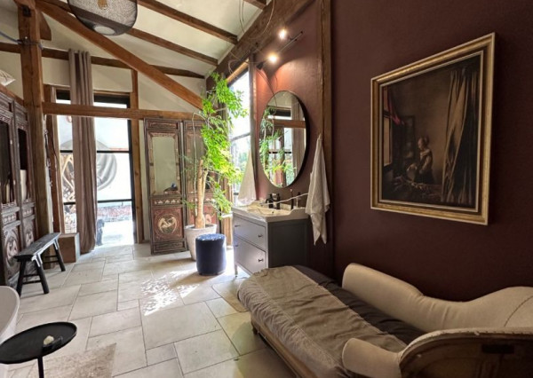 ARETÉ REAL – PREDAJ POLYFUNKČNEJ BUDOVY SO SKLADOVOU HALOU V CENTRE PEZINKA, JESENSKÉHO