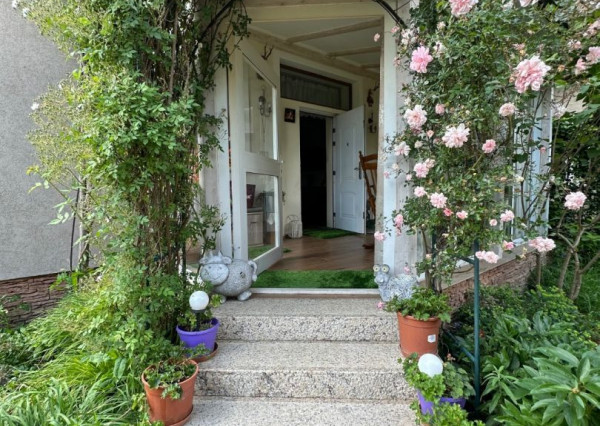 ARETÉ REAL – PREDAJ POLYFUNKČNEJ BUDOVY SO SKLADOVOU HALOU V CENTRE PEZINKA, JESENSKÉHO