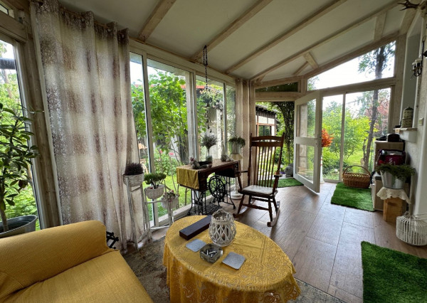 ARETÉ REAL – PREDAJ POLYFUNKČNEJ BUDOVY SO SKLADOVOU HALOU V CENTRE PEZINKA, JESENSKÉHO