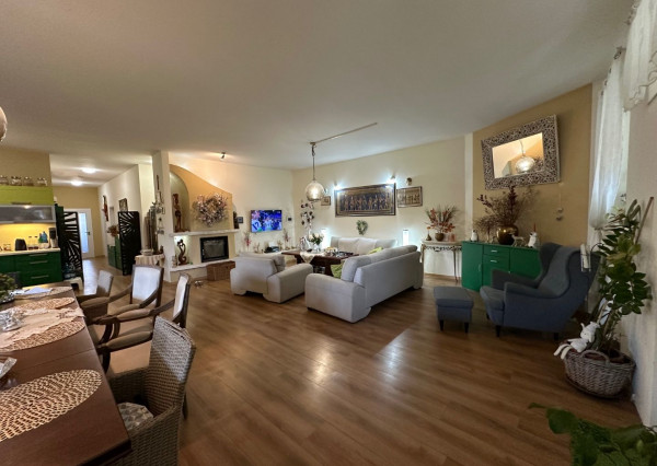 ARETÉ REAL – PREDAJ POLYFUNKČNEJ BUDOVY SO SKLADOVOU HALOU V CENTRE PEZINKA, JESENSKÉHO