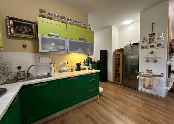 ARETÉ REAL – PREDAJ POLYFUNKČNEJ BUDOVY SO SKLADOVOU HALOU V CENTRE PEZINKA, JESENSKÉHO