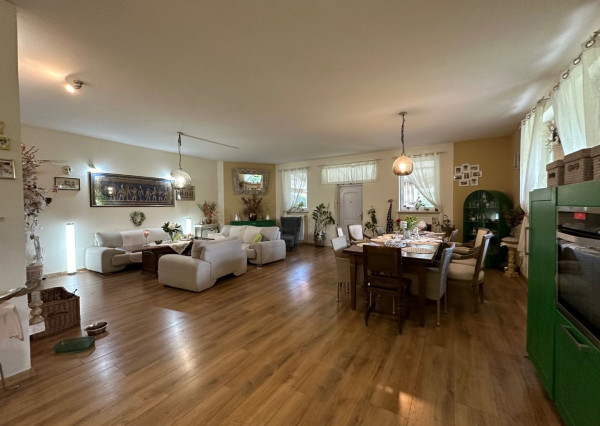 ARETÉ REAL – PREDAJ POLYFUNKČNEJ BUDOVY SO SKLADOVOU HALOU V CENTRE PEZINKA, JESENSKÉHO