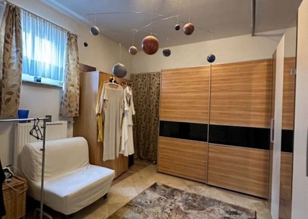 ARETÉ REAL – PREDAJ POLYFUNKČNEJ BUDOVY SO SKLADOVOU HALOU V CENTRE PEZINKA, JESENSKÉHO