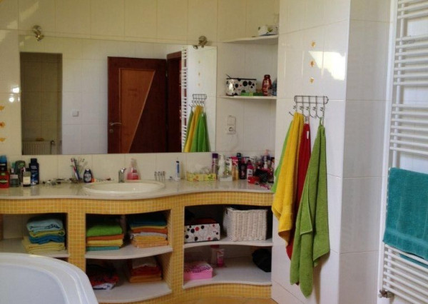 ARETÉ REAL – PREDAJ POLYFUNKČNEJ BUDOVY SO SKLADOVOU HALOU V CENTRE PEZINKA, JESENSKÉHO