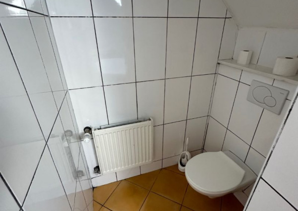 ARETÉ REAL – PREDAJ POLYFUNKČNEJ BUDOVY SO SKLADOVOU HALOU V CENTRE PEZINKA, JESENSKÉHO