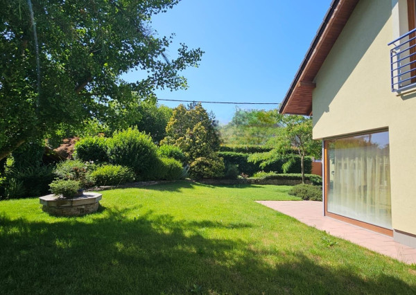 Areté real - Predaj veľmi pekného, výborne dispozične riešeného 5-izbového rodinného domu s garážou vo vyhľadávanej lokalite, obec Limbach, ul. Pri Kockách