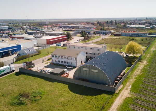 ARETÉ REAL – PREDAJ OBCHODNÉHO AREÁLU SO SKLADOVOU HALOU, BUDOVOU OBCHODU A SLUŽIEB A VONKAJŠÍM SKLADOM