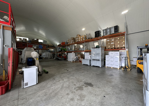 ARETÉ REAL – PREDAJ OBCHODNÉHO AREÁLU SO SKLADOVOU HALOU, BUDOVOU OBCHODU A SLUŽIEB A VONKAJŠÍM SKLADOM