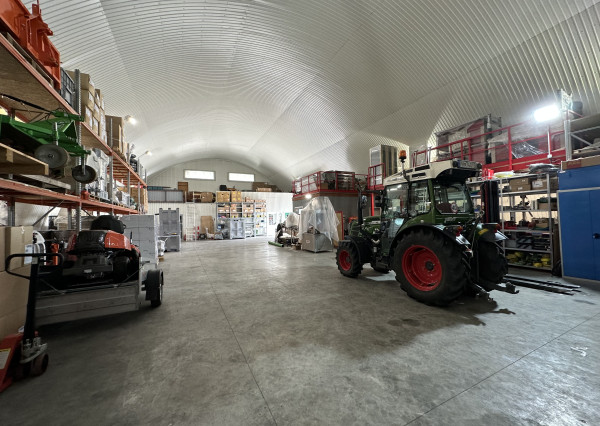 ARETÉ REAL – PREDAJ OBCHODNÉHO AREÁLU SO SKLADOVOU HALOU, BUDOVOU OBCHODU A SLUŽIEB A VONKAJŠÍM SKLADOM