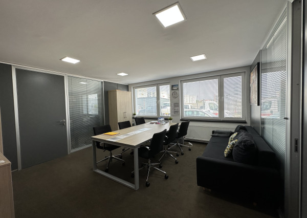 ARETÉ REAL – PREDAJ OBCHODNÉHO AREÁLU SO SKLADOVOU HALOU, BUDOVOU OBCHODU A SLUŽIEB A VONKAJŠÍM SKLADOM