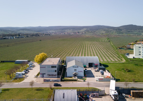 ARETÉ REAL – PREDAJ OBCHODNÉHO AREÁLU SO SKLADOVOU HALOU, BUDOVOU OBCHODU A SLUŽIEB A VONKAJŠÍM SKLADOM