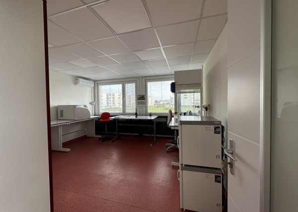 ARETÉ REAL – PREDAJ OBCHODNÉHO AREÁLU SO SKLADOVOU HALOU, BUDOVOU OBCHODU A SLUŽIEB A VONKAJŠÍM SKLADOM