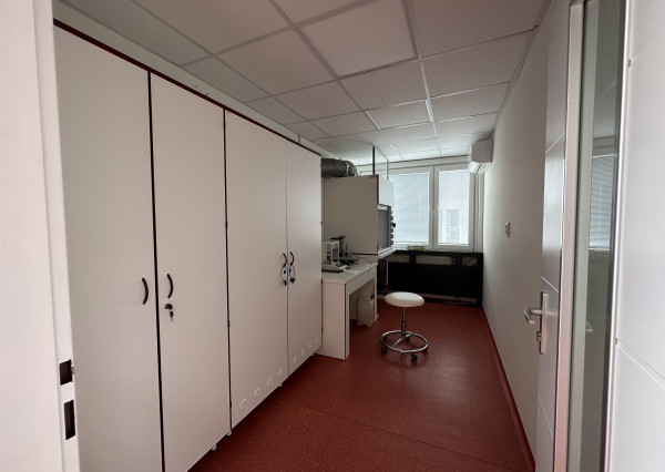 ARETÉ REAL – PREDAJ OBCHODNÉHO AREÁLU SO SKLADOVOU HALOU, BUDOVOU OBCHODU A SLUŽIEB A VONKAJŠÍM SKLADOM